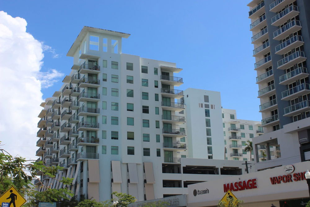 140 Hollywood Station  photo 2